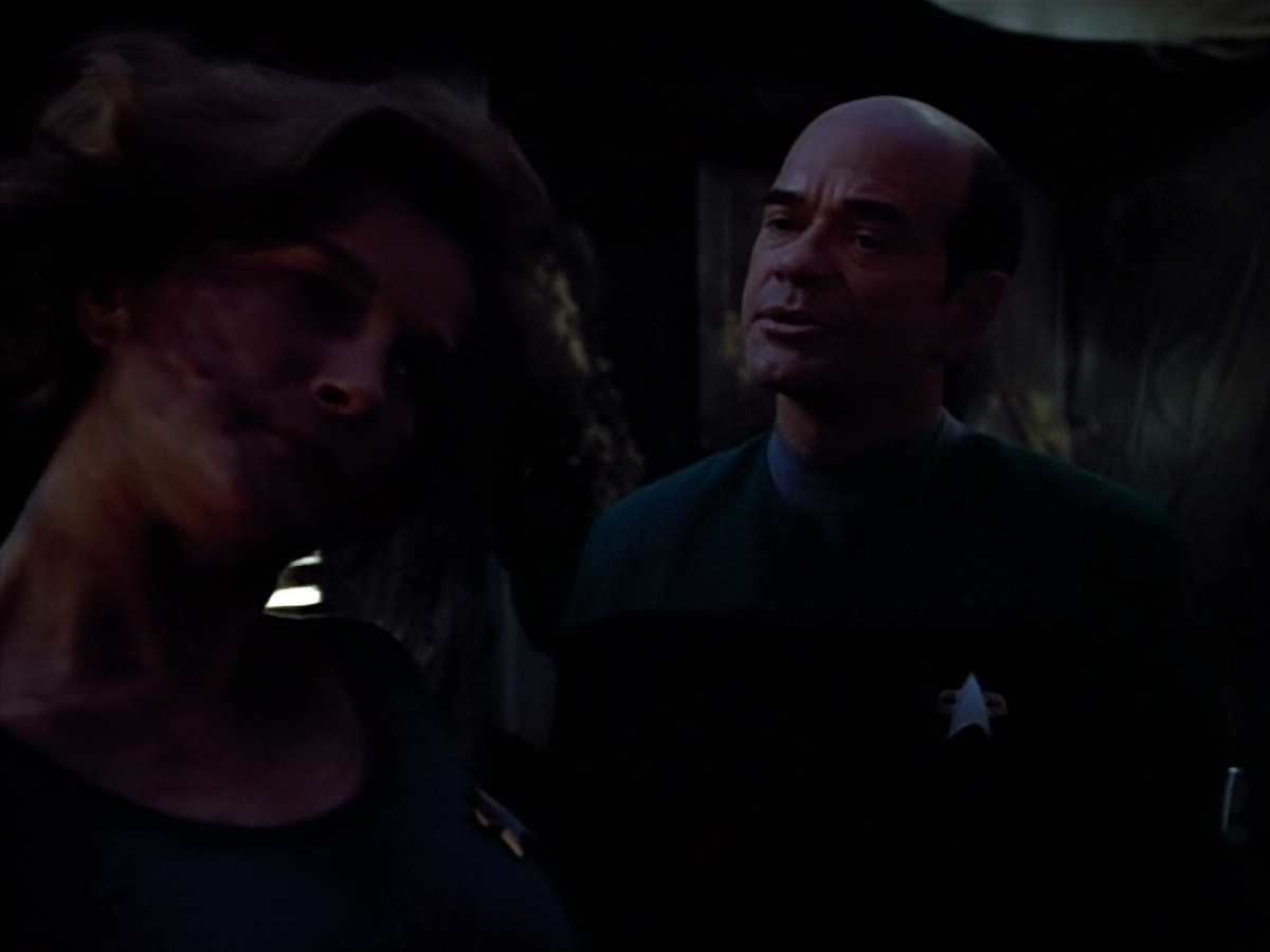extant_StarTrek_VOY_4x09-YearOfHellPart2_01727.jpg
