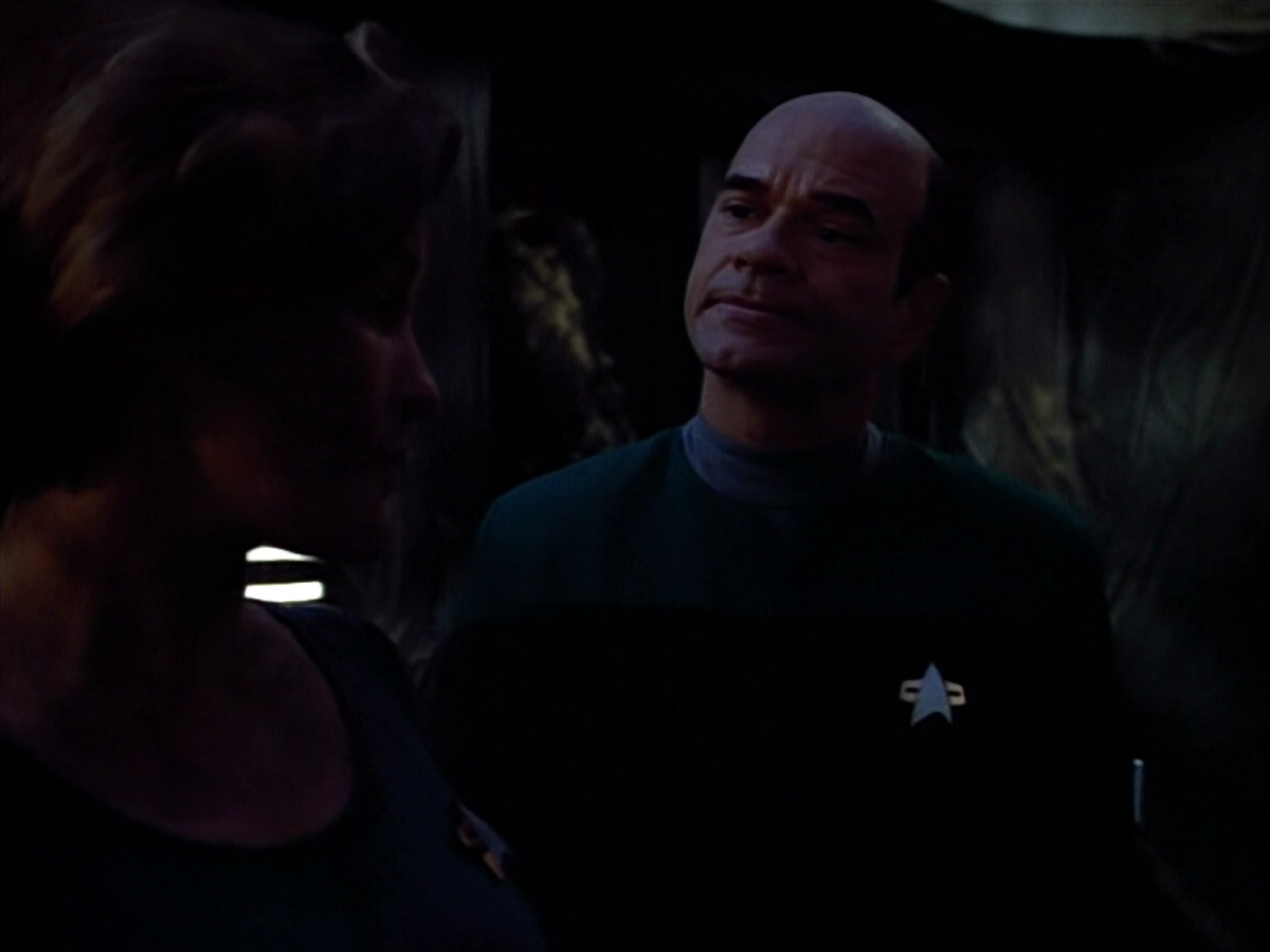 extant_StarTrek_VOY_4x09-YearOfHellPart2_01728.jpg
