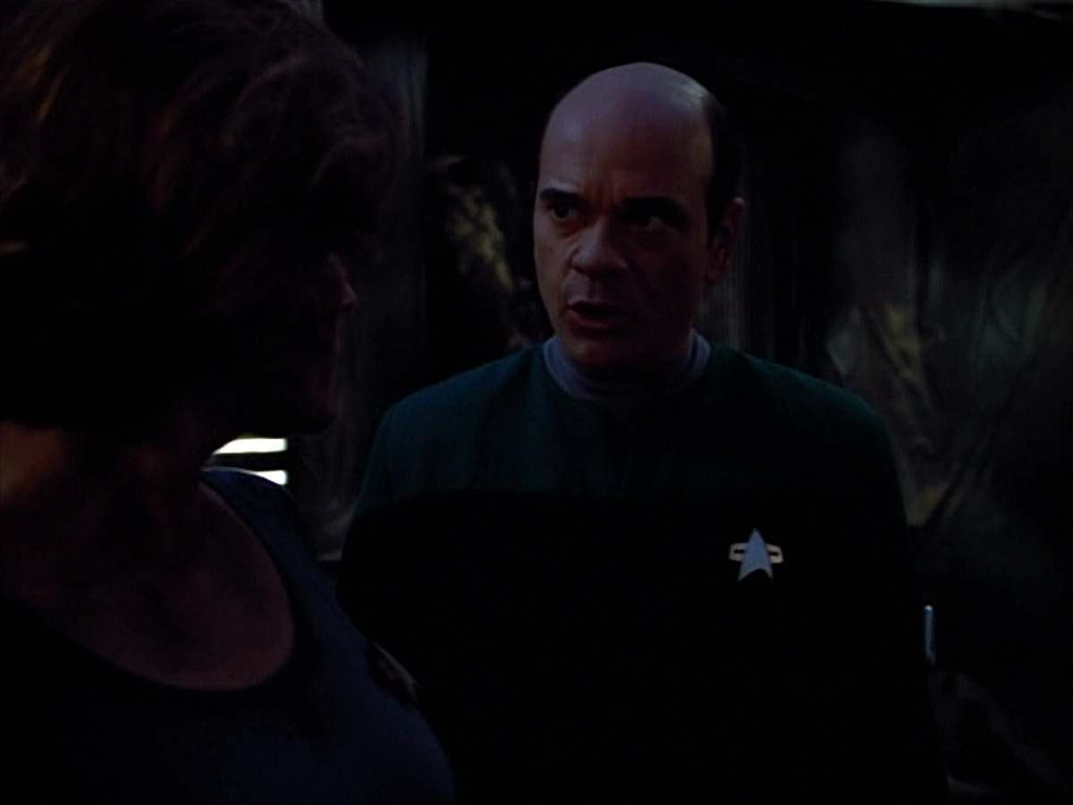 extant_StarTrek_VOY_4x09-YearOfHellPart2_01745.jpg