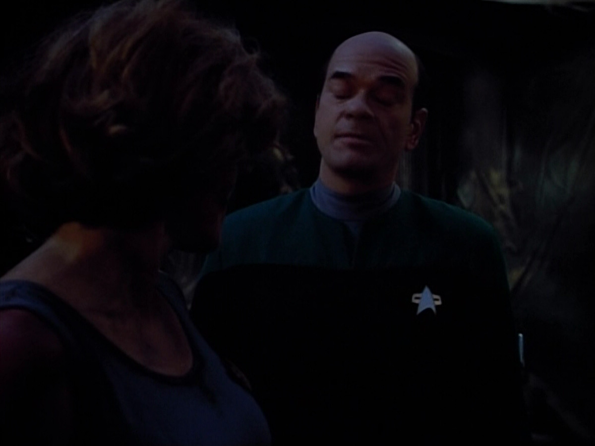 extant_StarTrek_VOY_4x09-YearOfHellPart2_01761.jpg