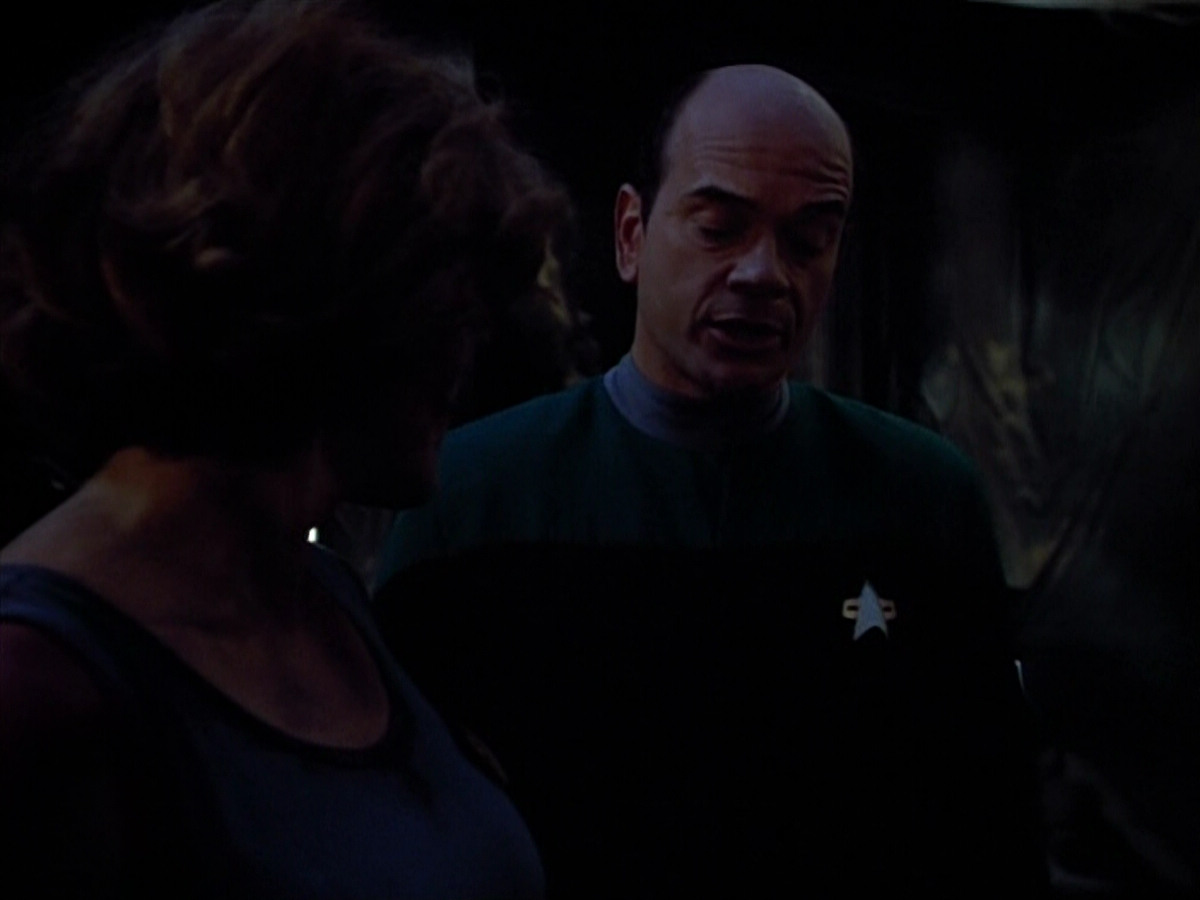 extant_StarTrek_VOY_4x09-YearOfHellPart2_01762.jpg