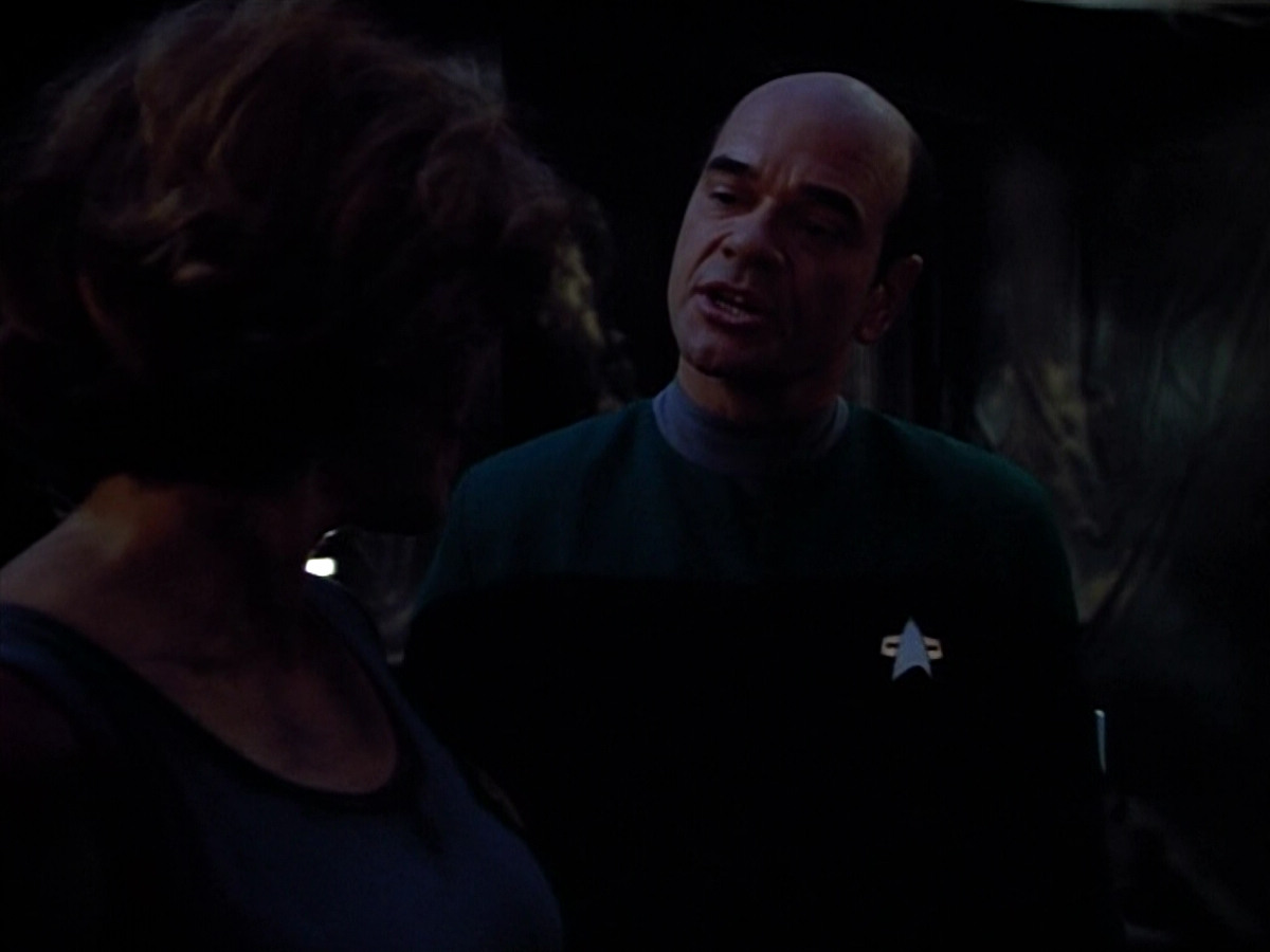 extant_StarTrek_VOY_4x09-YearOfHellPart2_01763.jpg