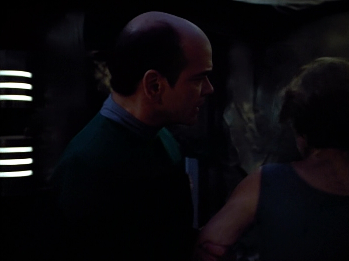 extant_StarTrek_VOY_4x09-YearOfHellPart2_01767.jpg