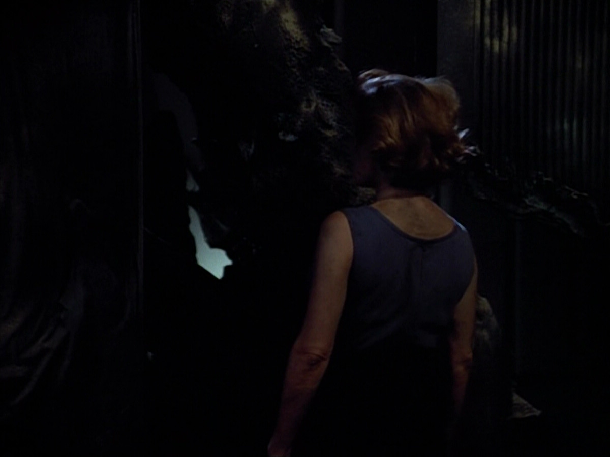 extant_StarTrek_VOY_4x09-YearOfHellPart2_01825.jpg