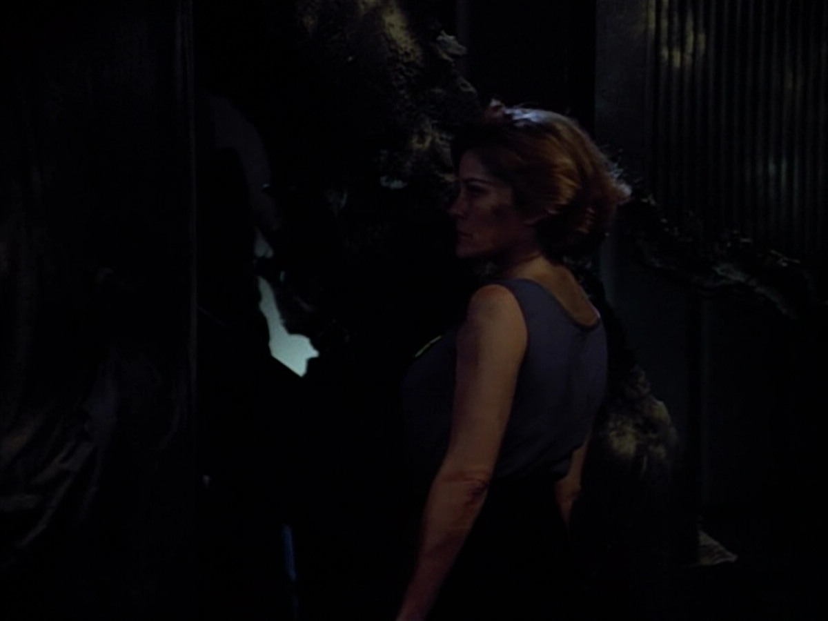 extant_StarTrek_VOY_4x09-YearOfHellPart2_01826.jpg