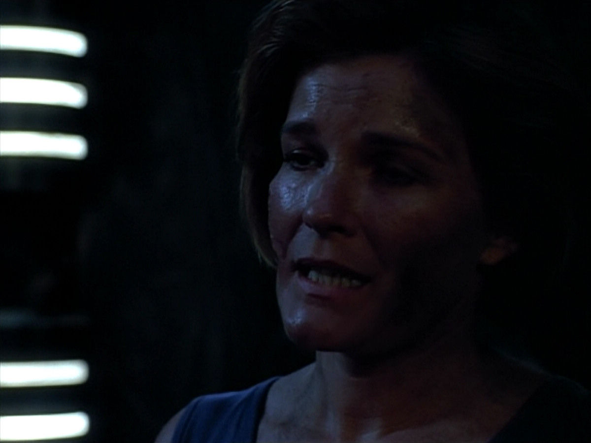 extant_StarTrek_VOY_4x09-YearOfHellPart2_01875.jpg