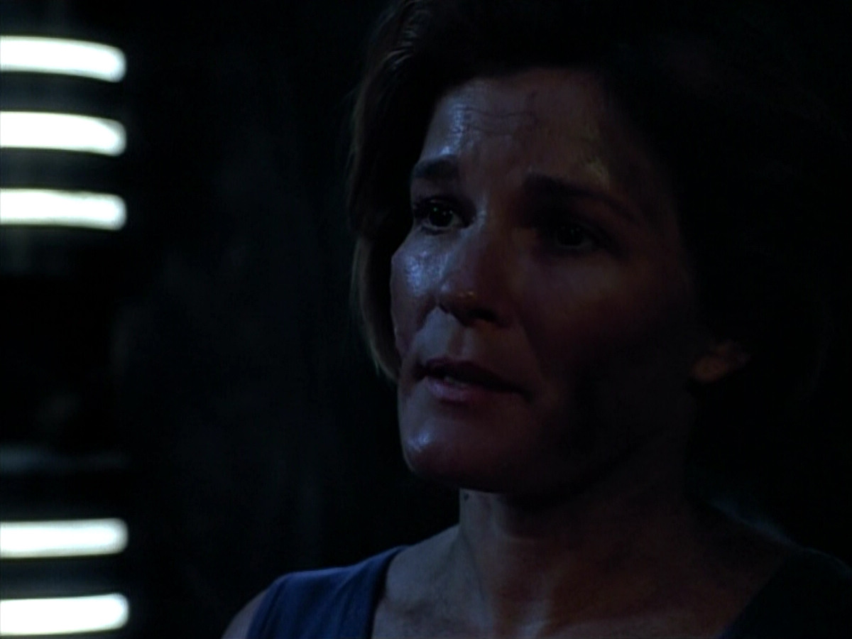 extant_StarTrek_VOY_4x09-YearOfHellPart2_01876.jpg