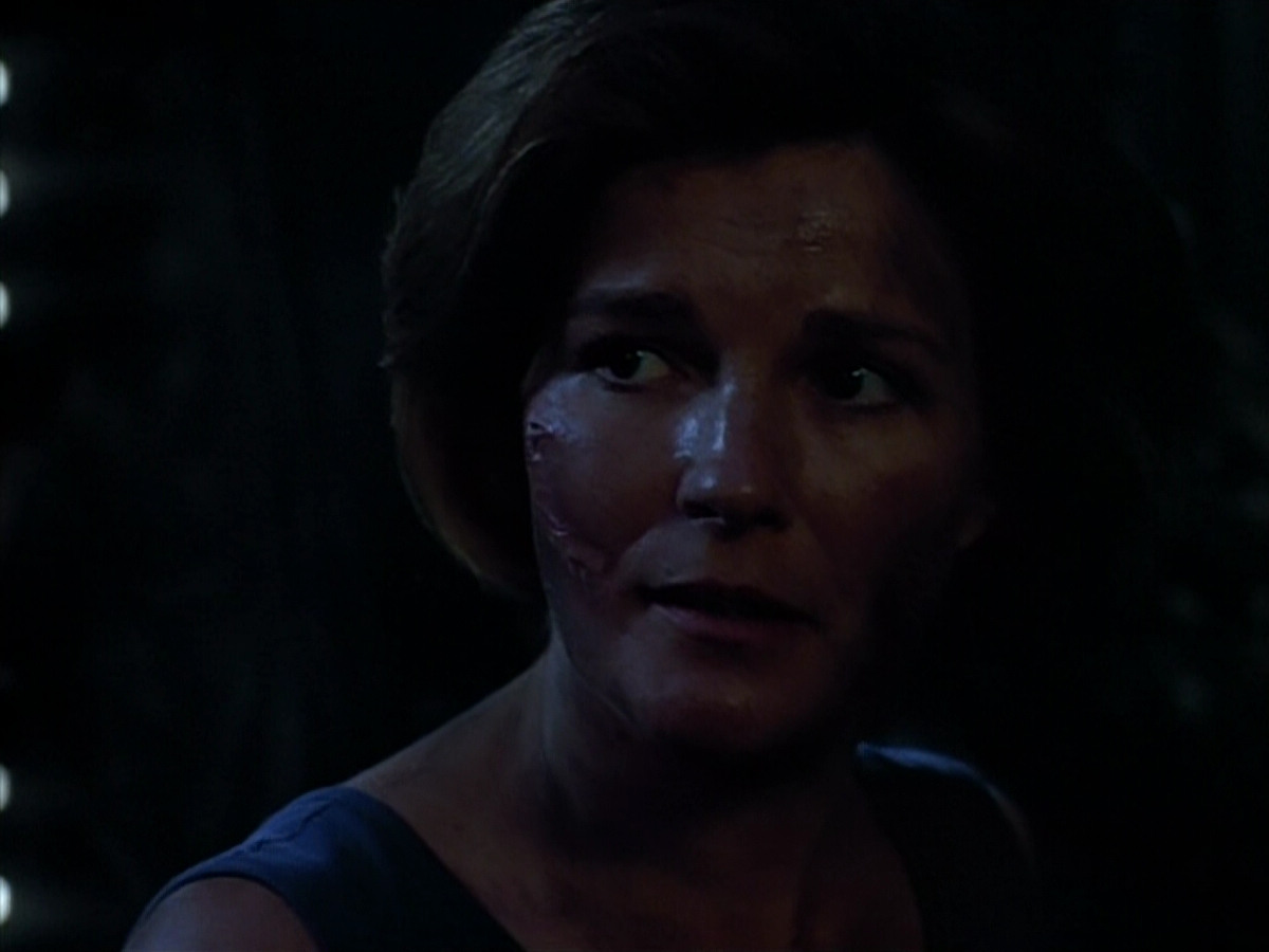 extant_StarTrek_VOY_4x09-YearOfHellPart2_01887.jpg