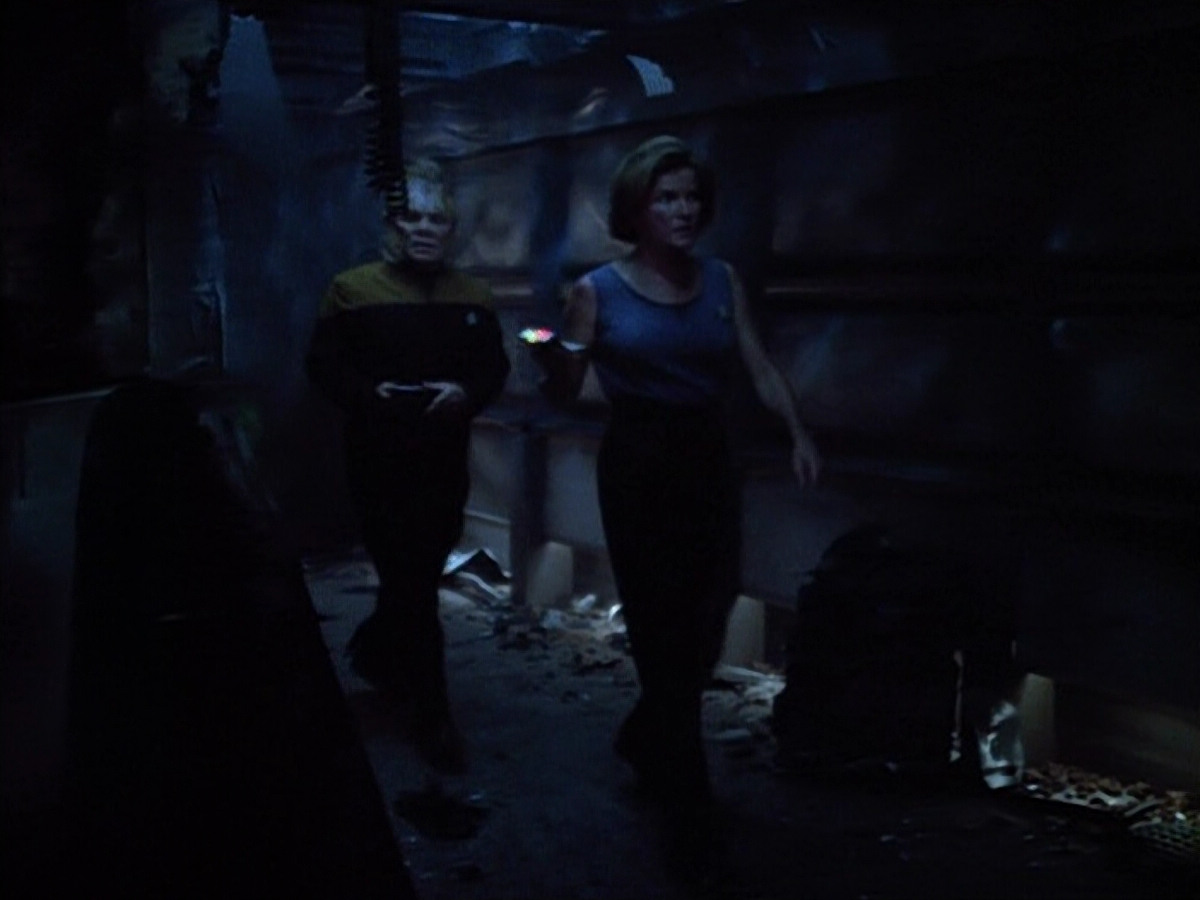extant_StarTrek_VOY_4x09-YearOfHellPart2_01911.jpg