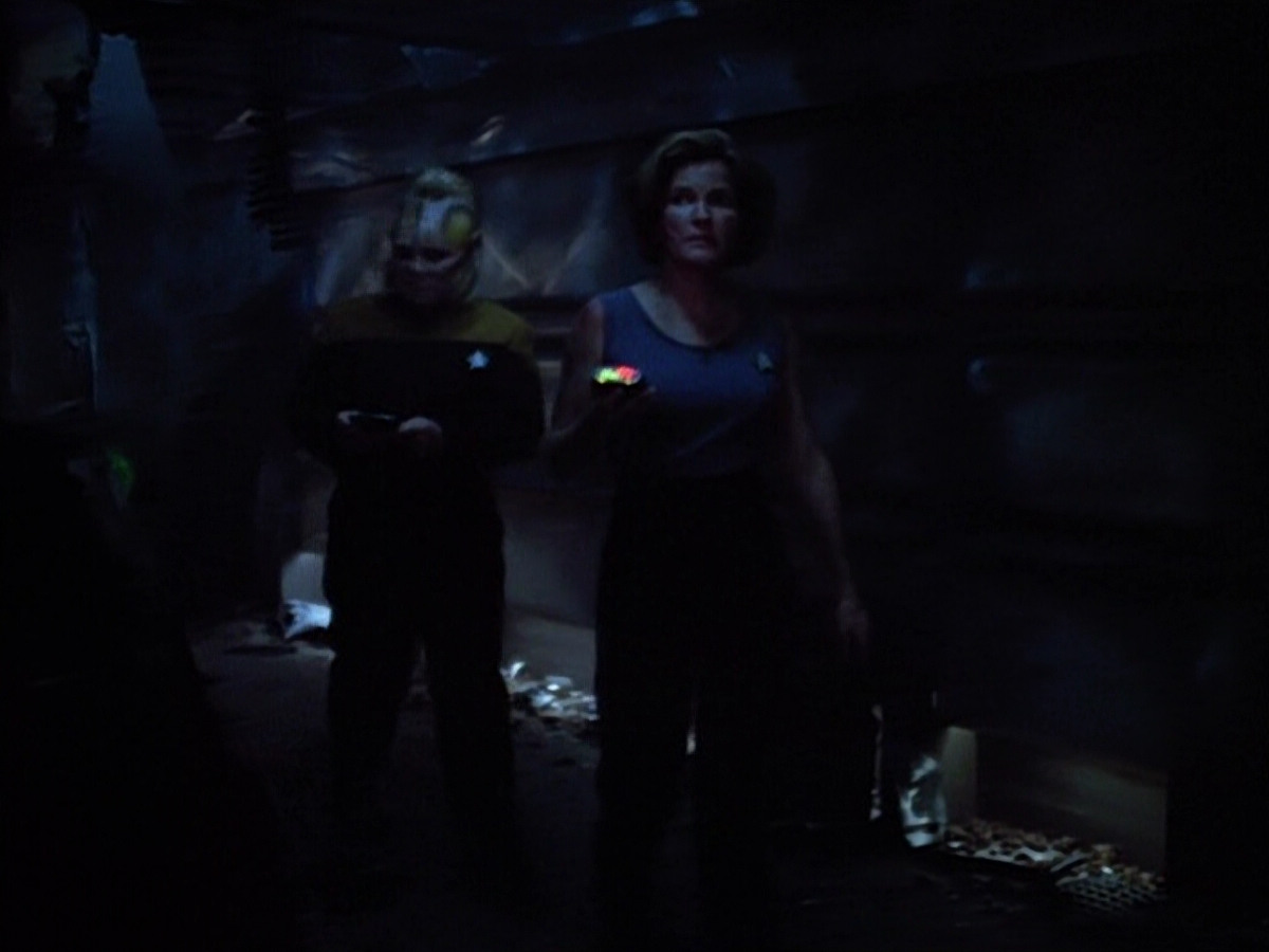 extant_StarTrek_VOY_4x09-YearOfHellPart2_01912.jpg