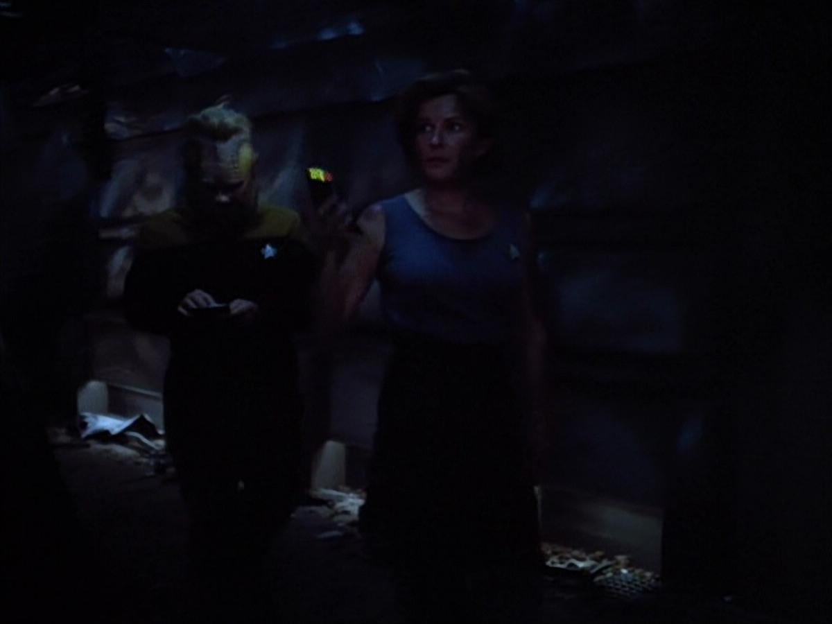 extant_StarTrek_VOY_4x09-YearOfHellPart2_01913.jpg
