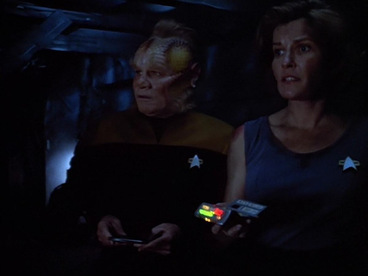 extant_StarTrek_VOY_4x09-YearOfHellPart2_01925.jpg