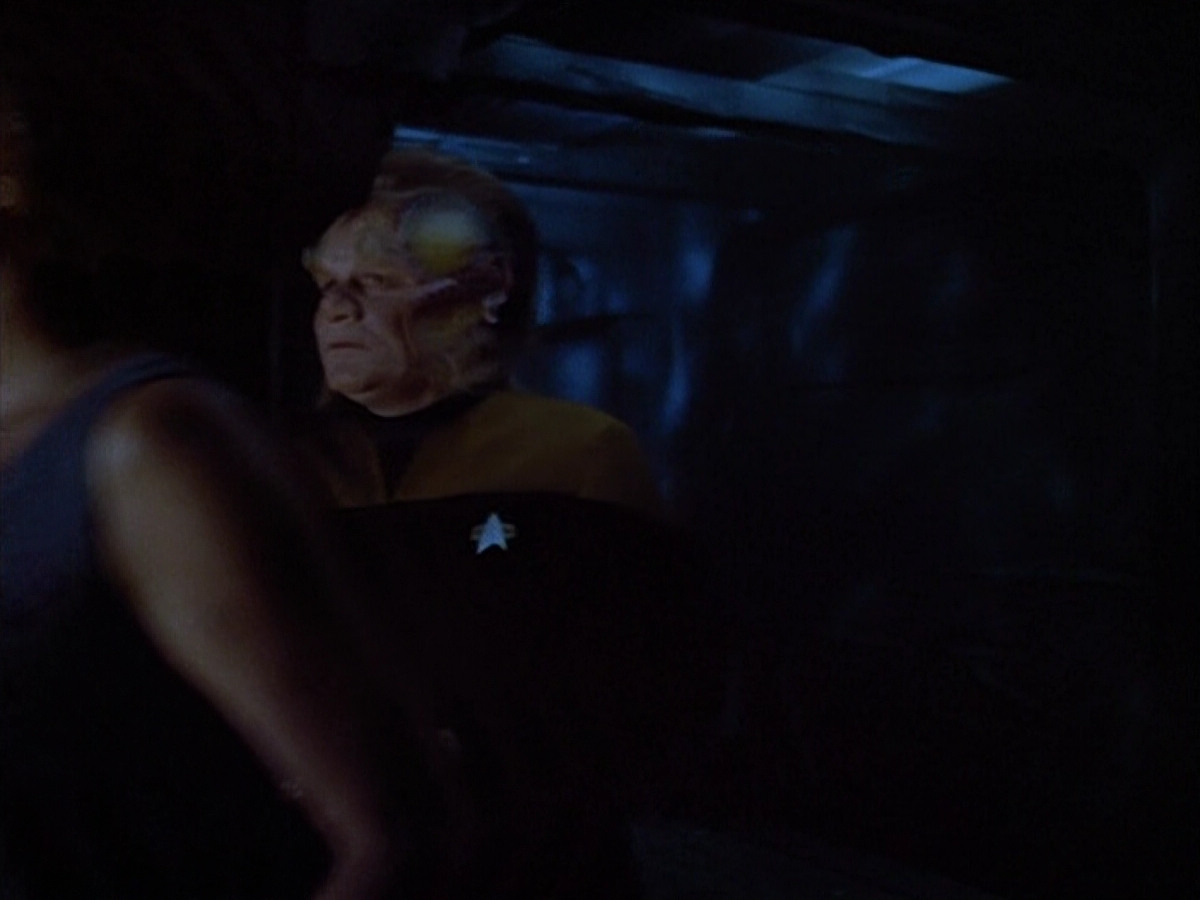 extant_StarTrek_VOY_4x09-YearOfHellPart2_01931.jpg