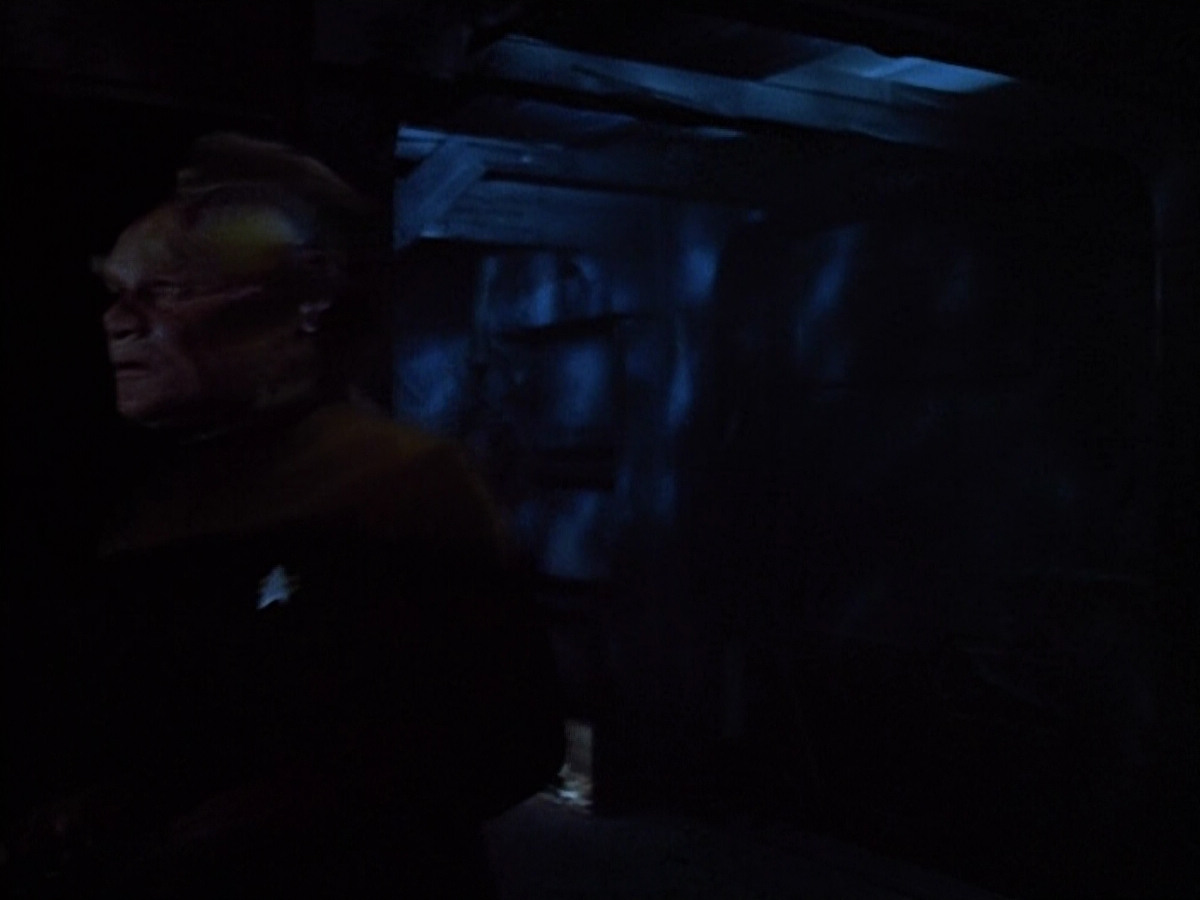 extant_StarTrek_VOY_4x09-YearOfHellPart2_01932.jpg