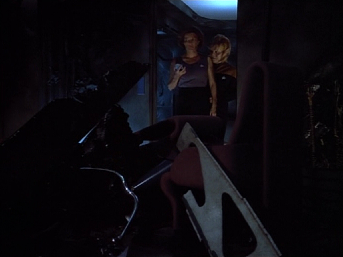 extant_StarTrek_VOY_4x09-YearOfHellPart2_01933.jpg