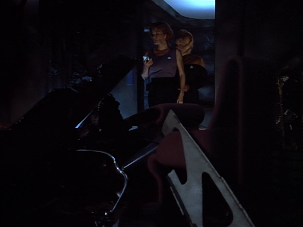 extant_StarTrek_VOY_4x09-YearOfHellPart2_01934.jpg