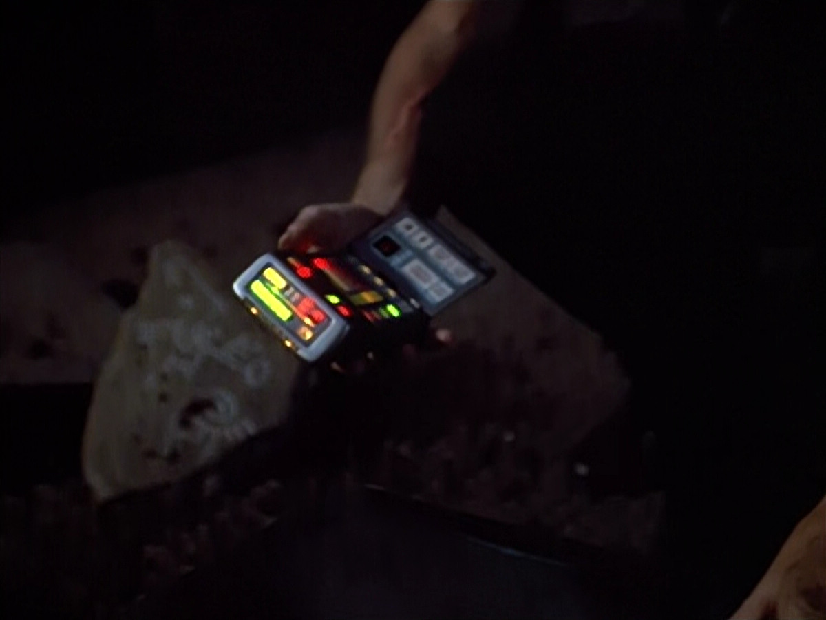 extant_StarTrek_VOY_4x09-YearOfHellPart2_01964.jpg