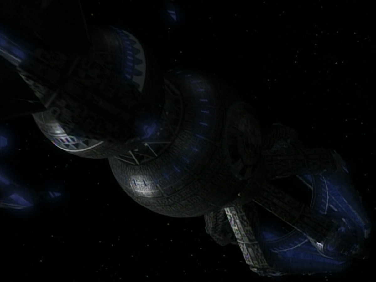 extant_StarTrek_VOY_4x09-YearOfHellPart2_02035.jpg