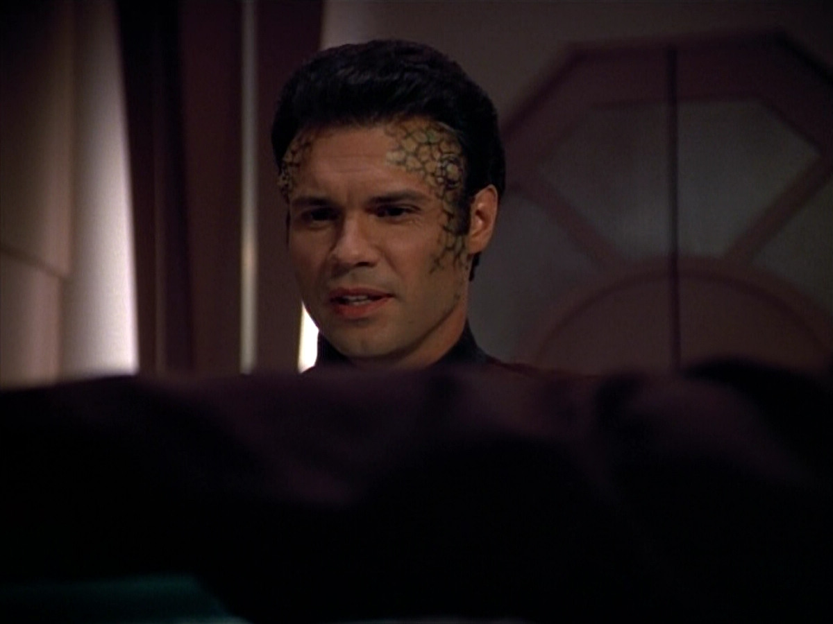 extant_StarTrek_VOY_4x09-YearOfHellPart2_02054.jpg