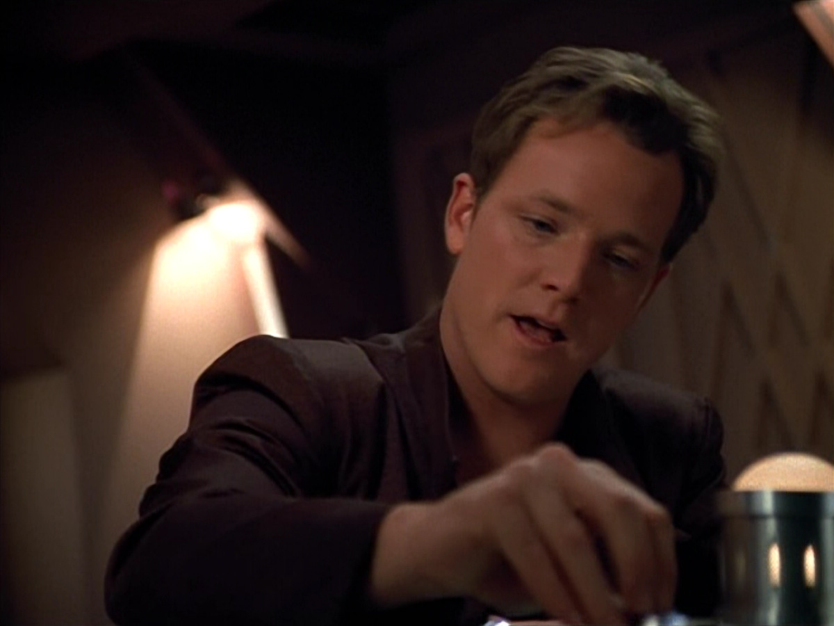 extant_StarTrek_VOY_4x09-YearOfHellPart2_02057.jpg