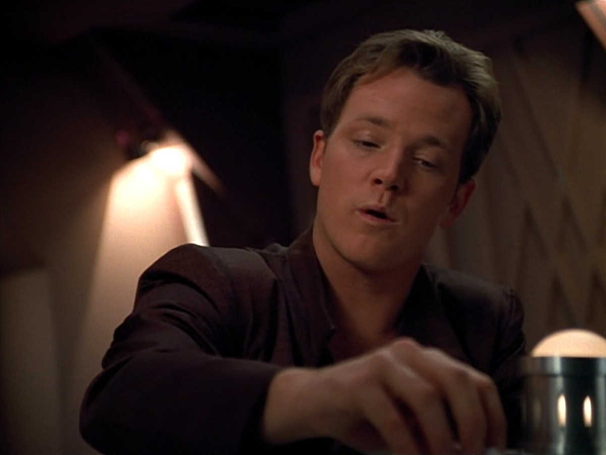 extant_StarTrek_VOY_4x09-YearOfHellPart2_02058.jpg