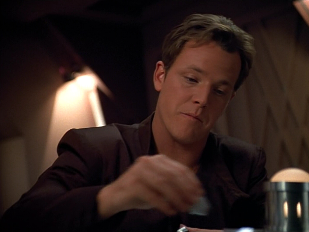 extant_StarTrek_VOY_4x09-YearOfHellPart2_02060.jpg