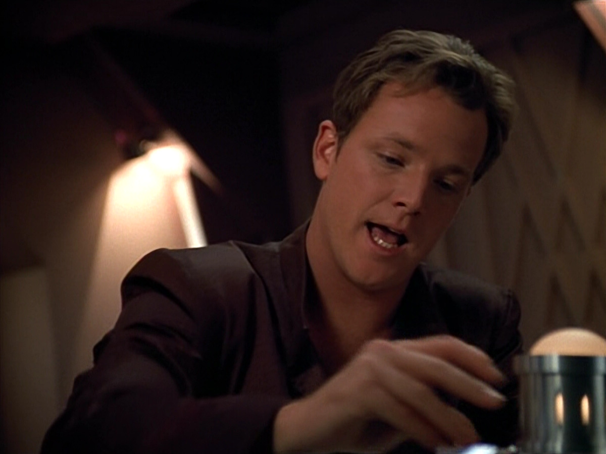 extant_StarTrek_VOY_4x09-YearOfHellPart2_02061.jpg