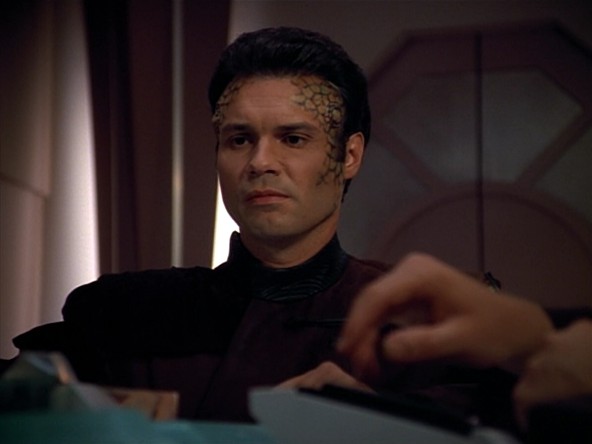extant_StarTrek_VOY_4x09-YearOfHellPart2_02068.jpg