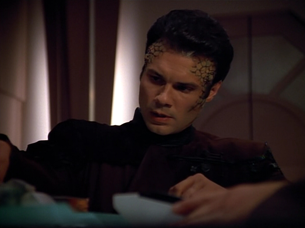 extant_StarTrek_VOY_4x09-YearOfHellPart2_02074.jpg