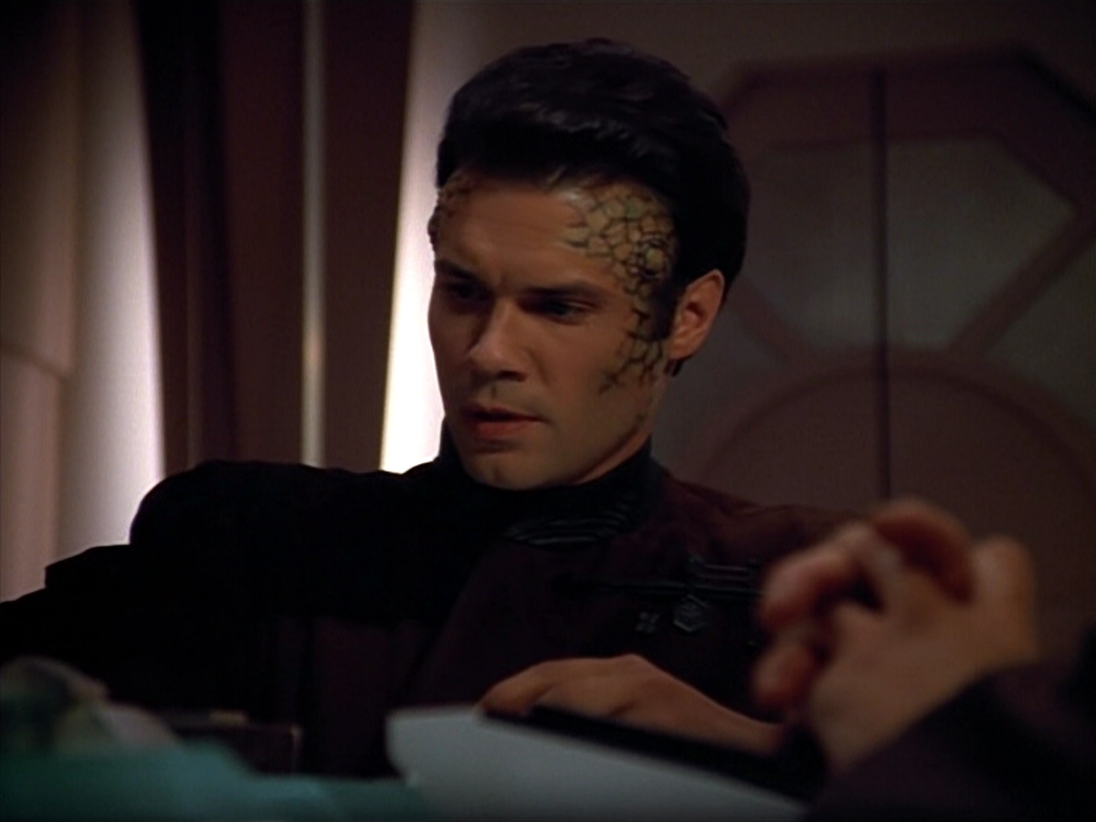 extant_StarTrek_VOY_4x09-YearOfHellPart2_02081.jpg