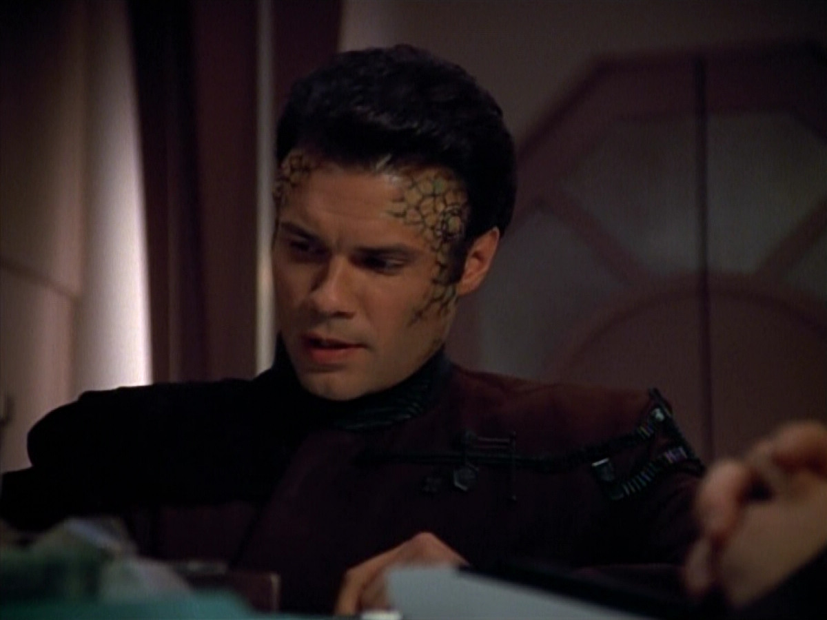 extant_StarTrek_VOY_4x09-YearOfHellPart2_02083.jpg