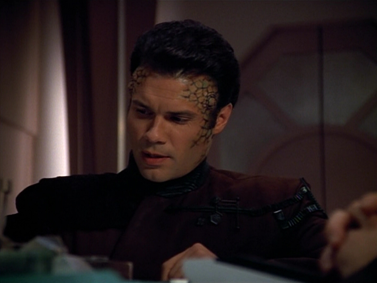 extant_StarTrek_VOY_4x09-YearOfHellPart2_02084.jpg