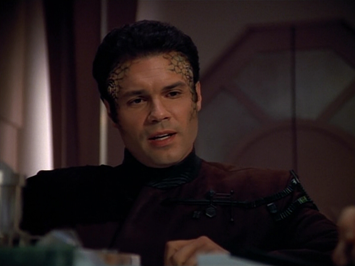 extant_StarTrek_VOY_4x09-YearOfHellPart2_02087.jpg