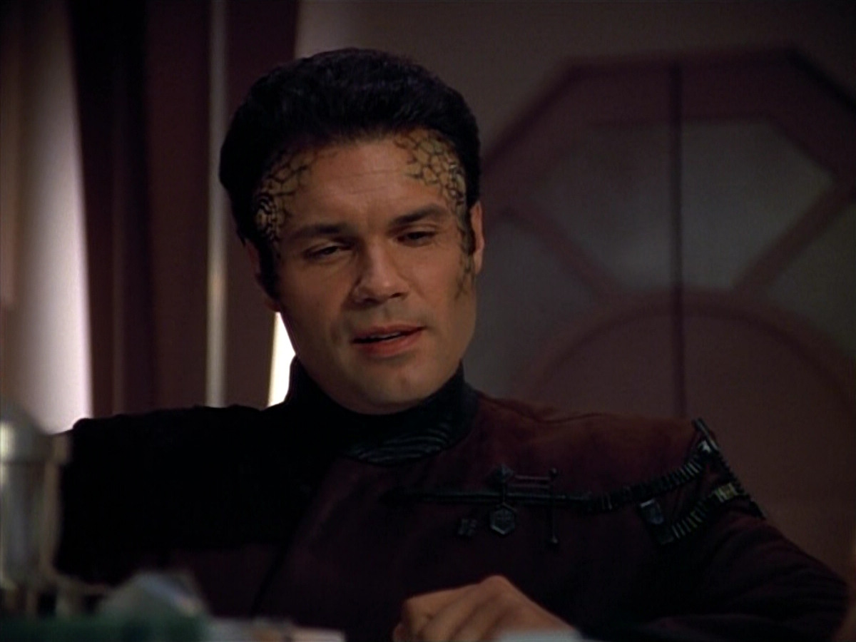 extant_StarTrek_VOY_4x09-YearOfHellPart2_02089.jpg