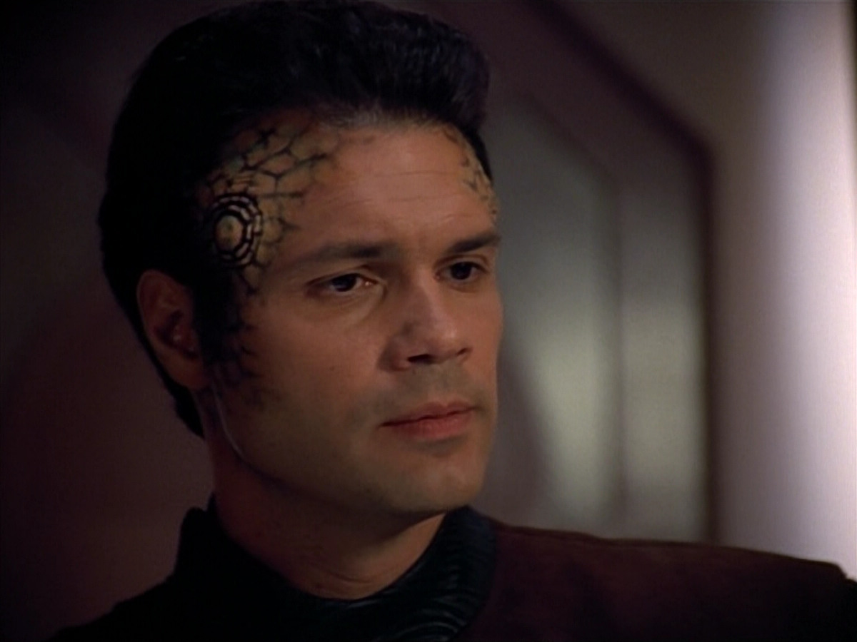 extant_StarTrek_VOY_4x09-YearOfHellPart2_02112.jpg