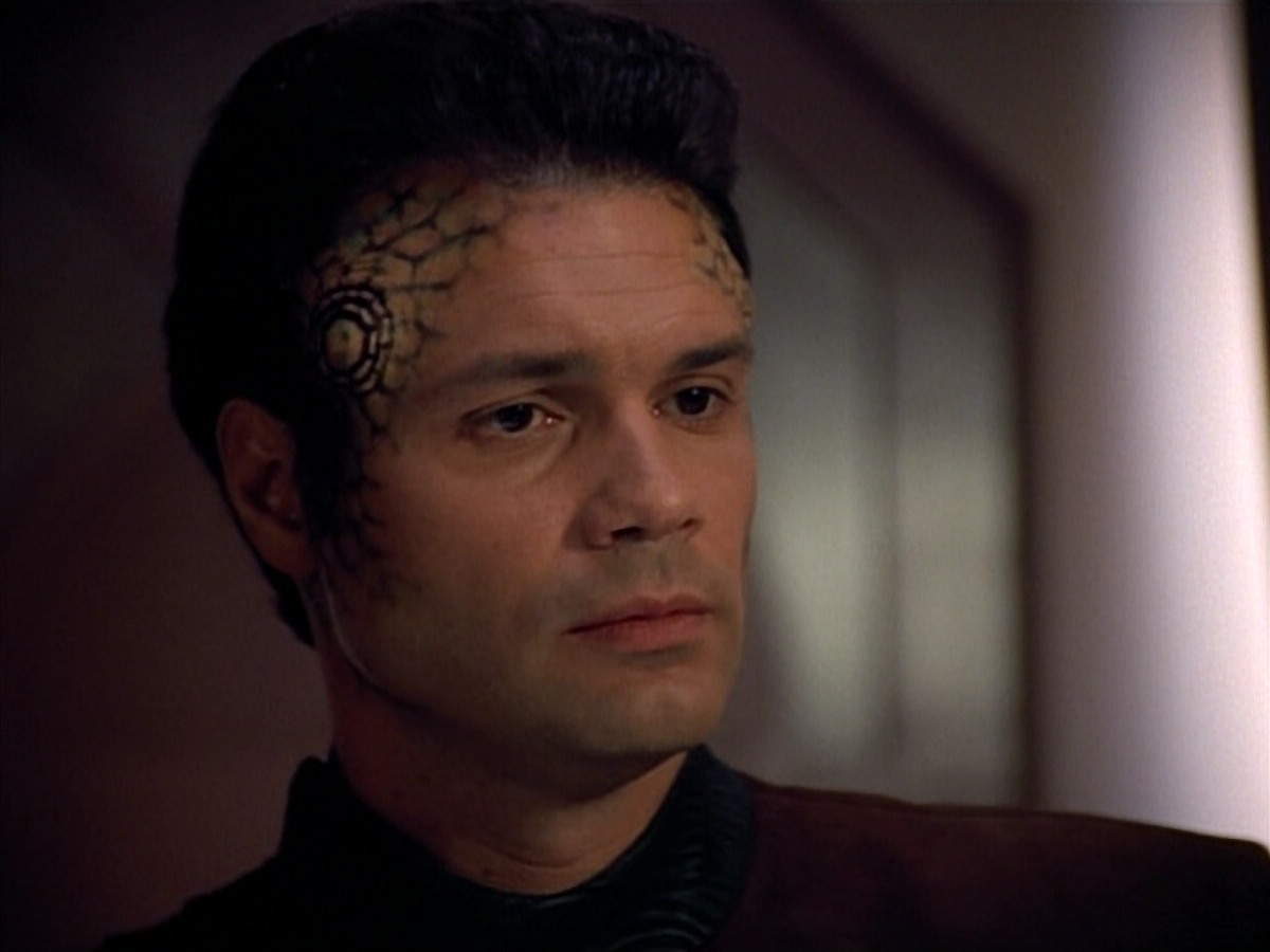 extant_StarTrek_VOY_4x09-YearOfHellPart2_02114.jpg