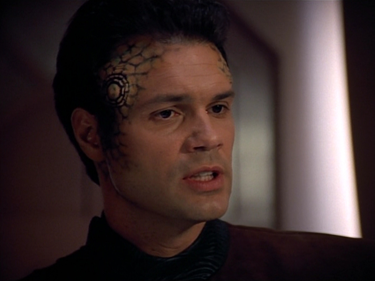 extant_StarTrek_VOY_4x09-YearOfHellPart2_02119.jpg