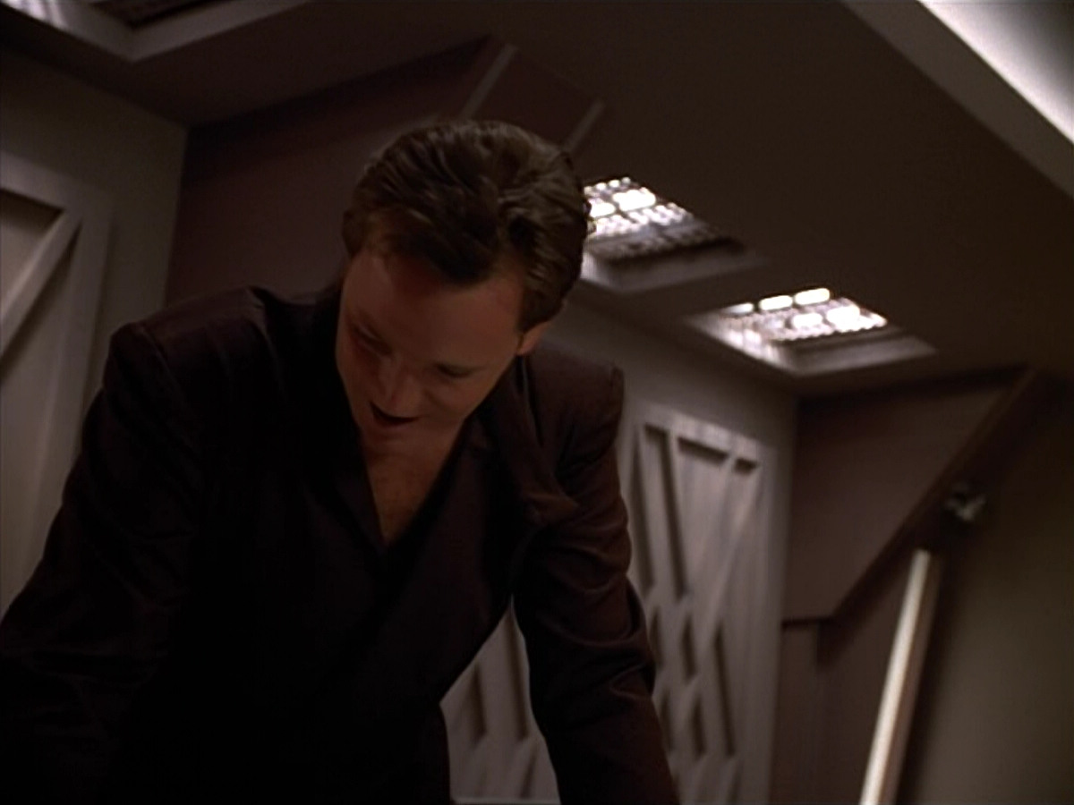 extant_StarTrek_VOY_4x09-YearOfHellPart2_02166.jpg