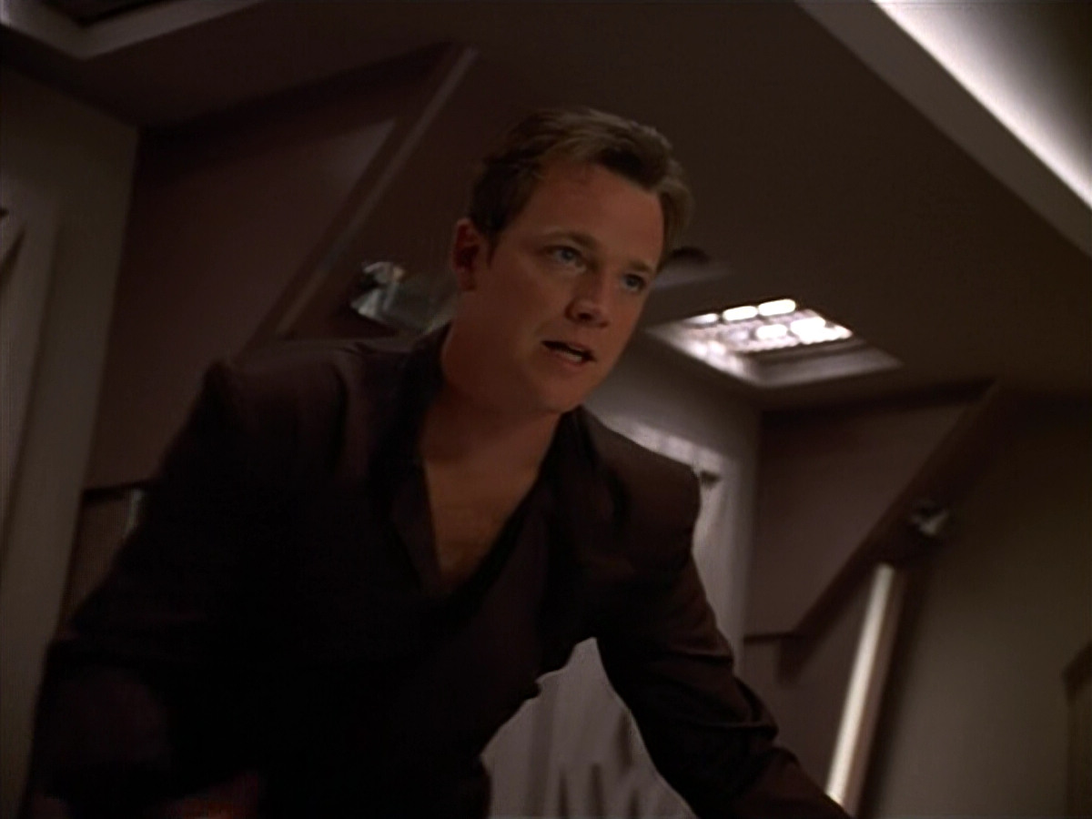 extant_StarTrek_VOY_4x09-YearOfHellPart2_02174.jpg