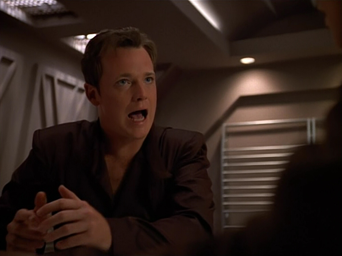 extant_StarTrek_VOY_4x09-YearOfHellPart2_02178.jpg
