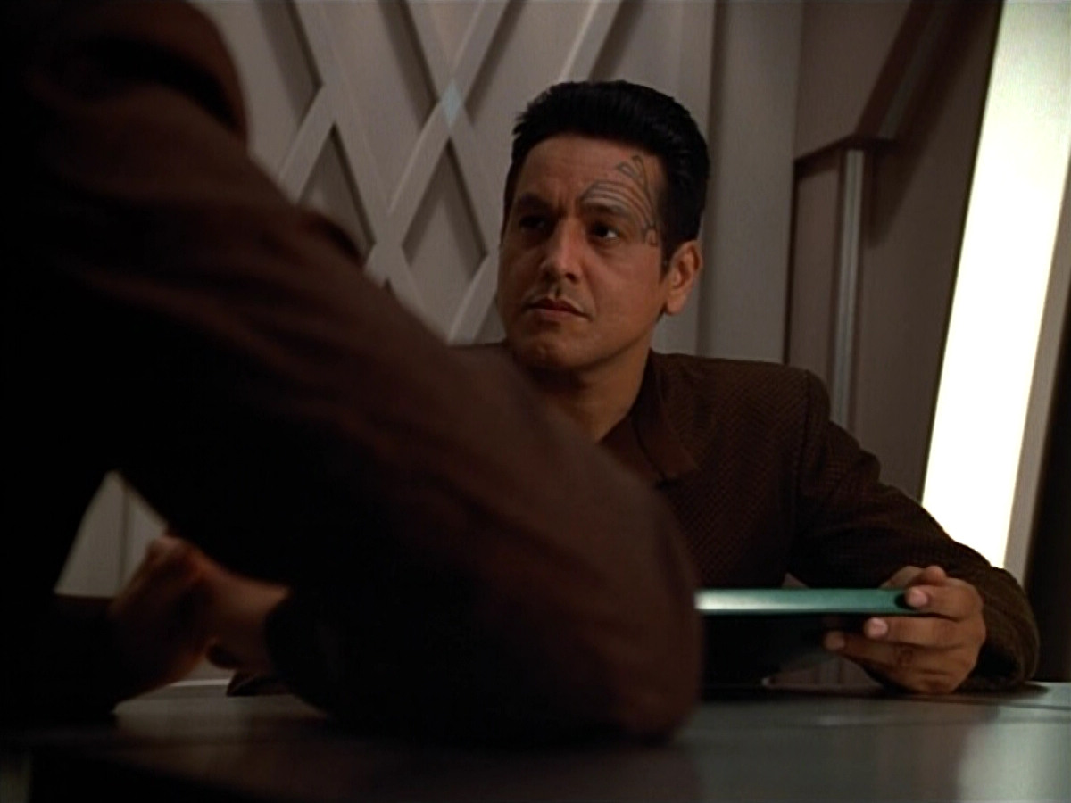 extant_StarTrek_VOY_4x09-YearOfHellPart2_02180.jpg