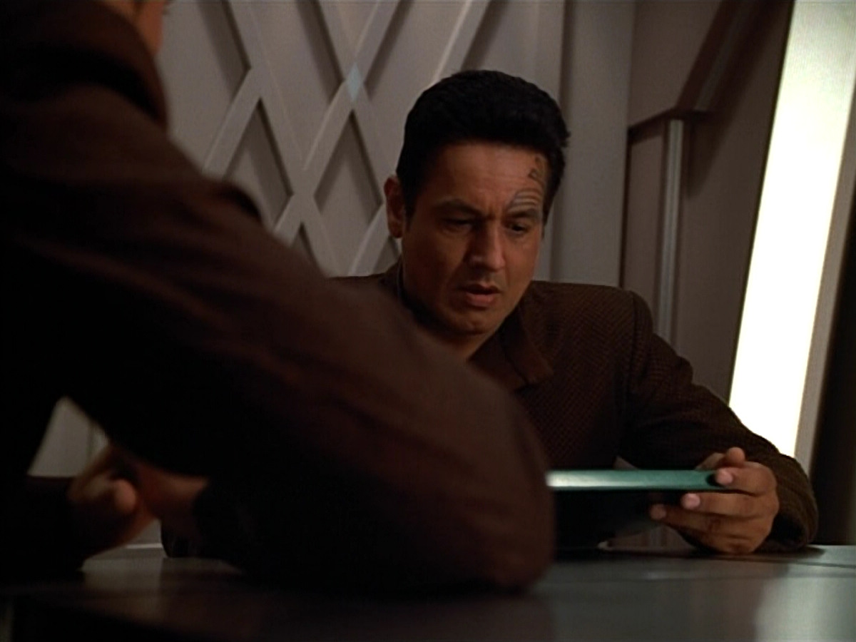 extant_StarTrek_VOY_4x09-YearOfHellPart2_02194.jpg