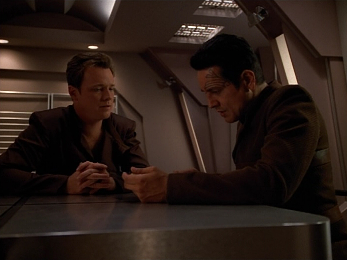 extant_StarTrek_VOY_4x09-YearOfHellPart2_02208.jpg
