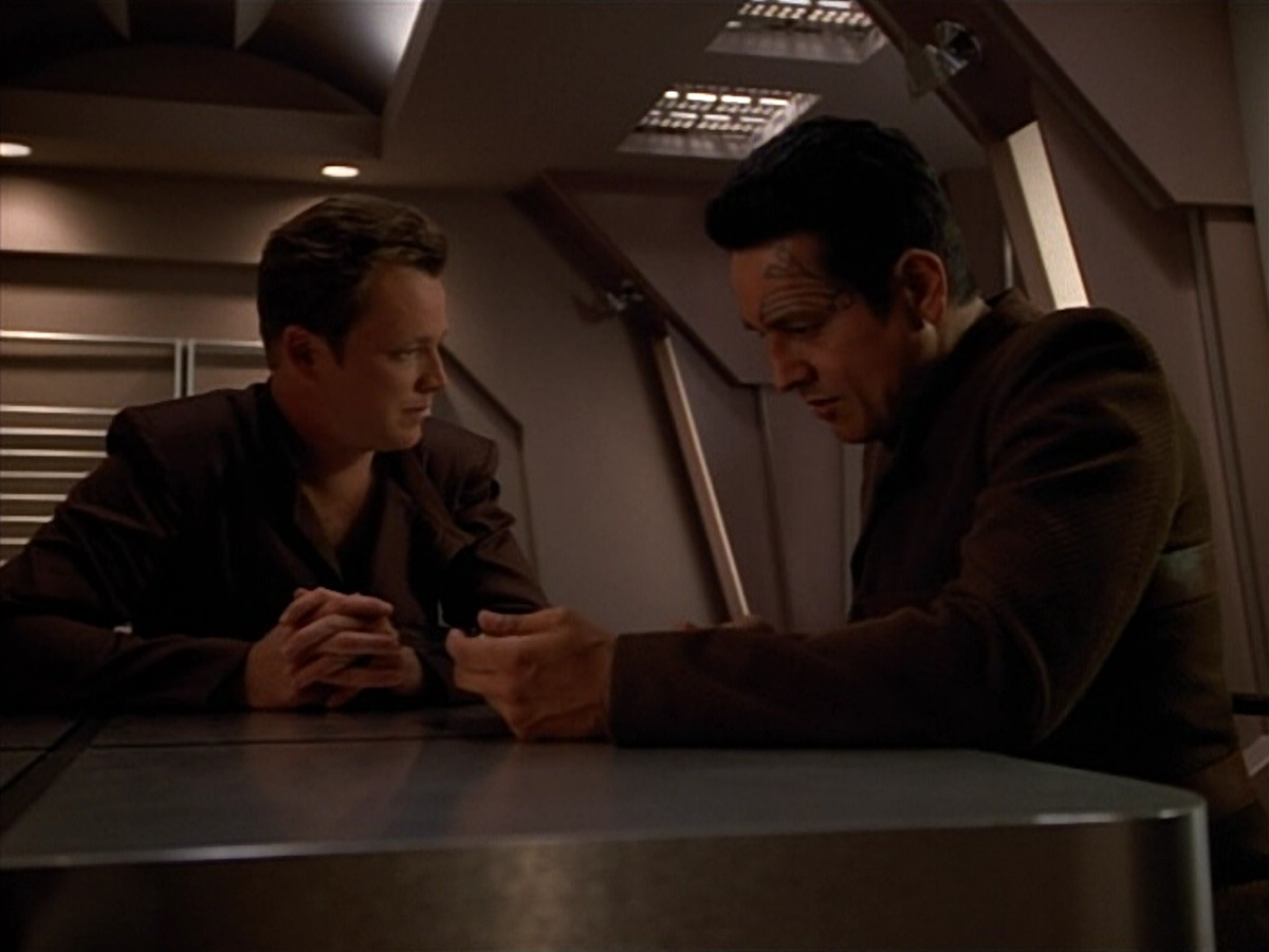 extant_StarTrek_VOY_4x09-YearOfHellPart2_02213.jpg
