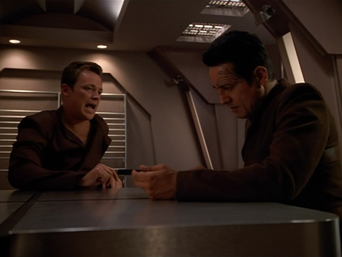 extant_StarTrek_VOY_4x09-YearOfHellPart2_02220.jpg