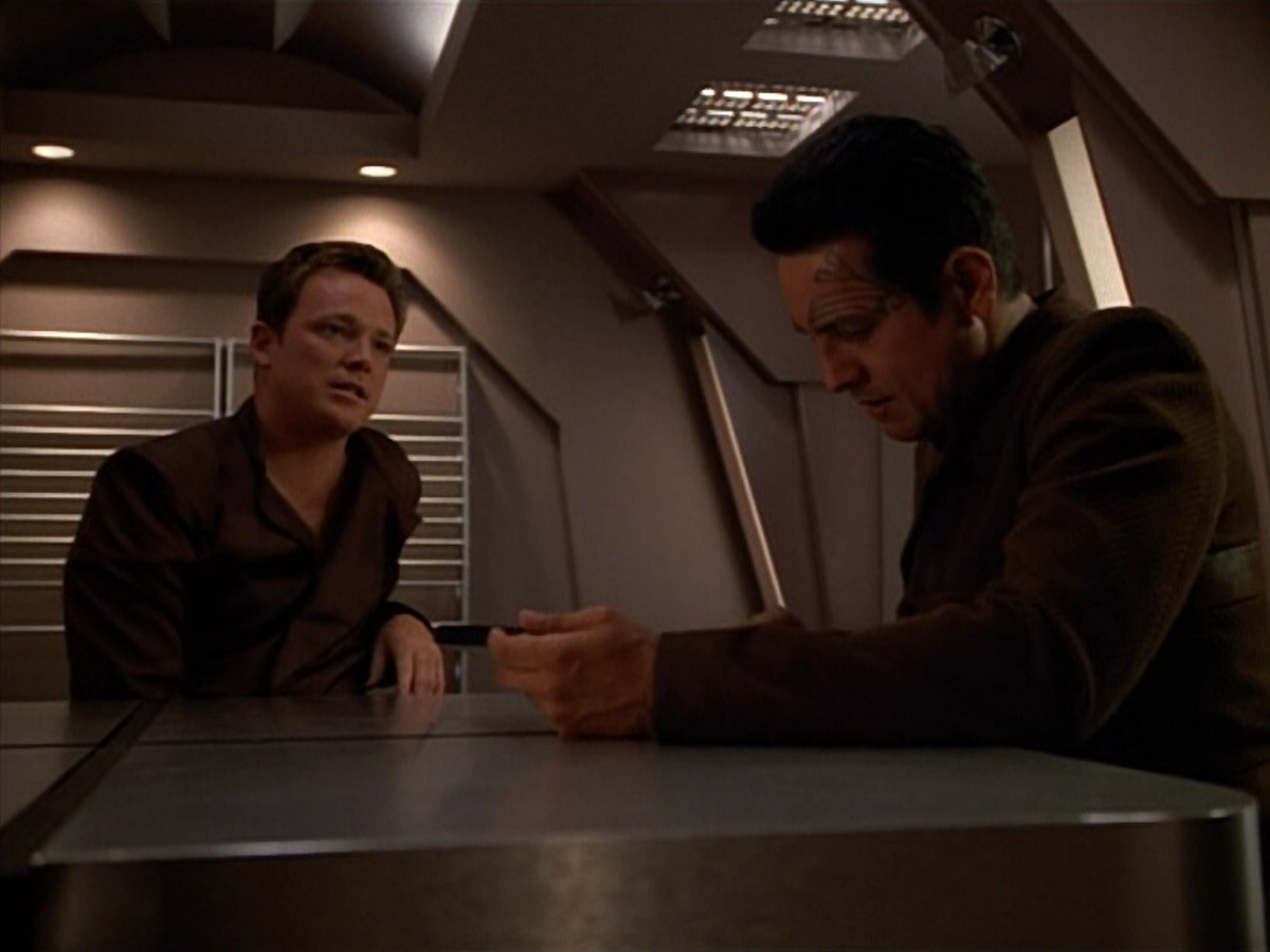 extant_StarTrek_VOY_4x09-YearOfHellPart2_02221.jpg