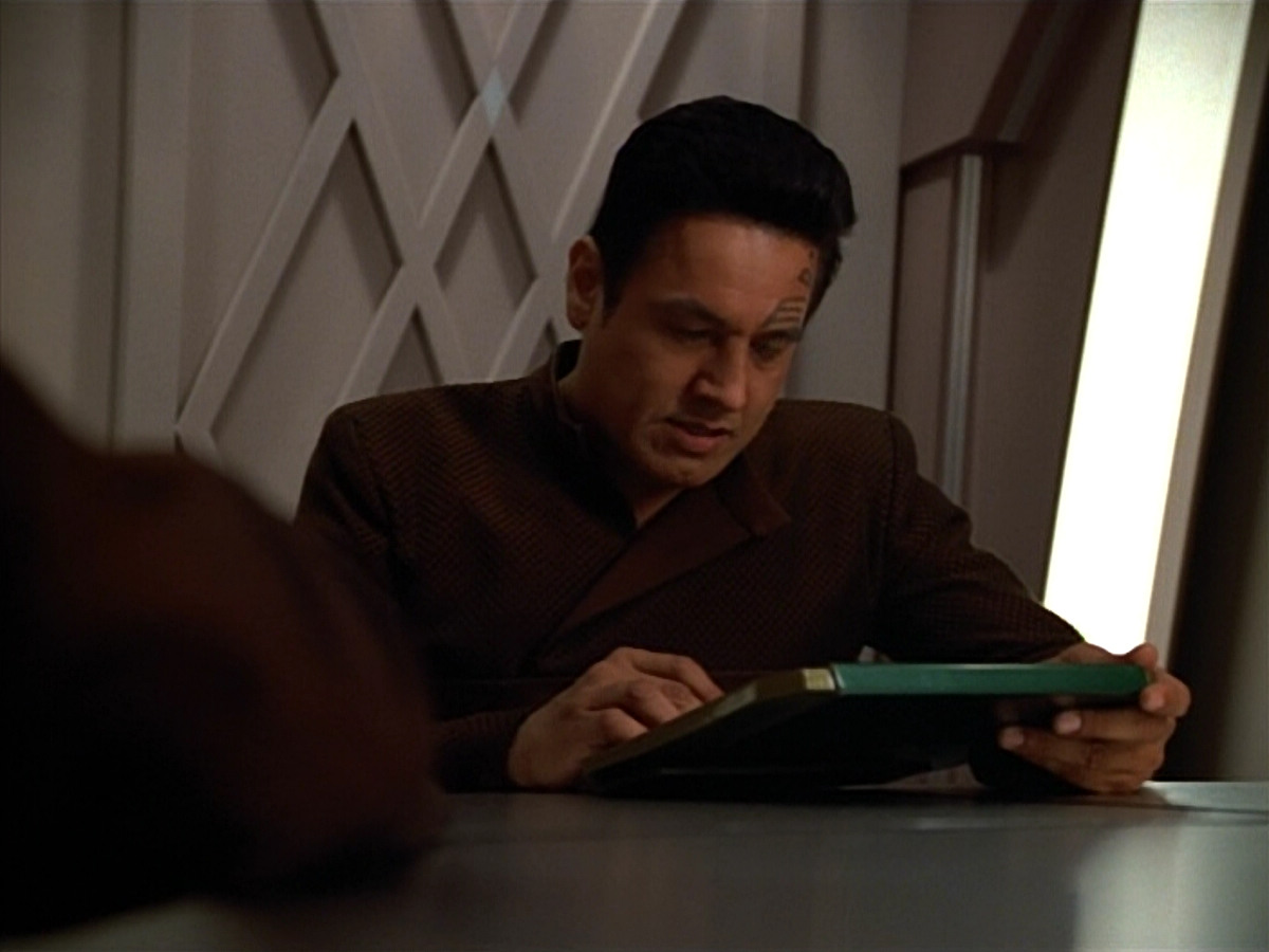 extant_StarTrek_VOY_4x09-YearOfHellPart2_02228.jpg