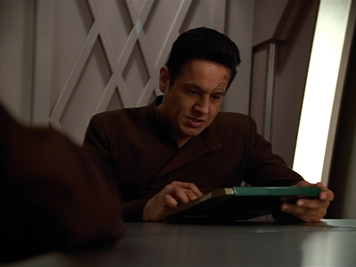 extant_StarTrek_VOY_4x09-YearOfHellPart2_02230.jpg
