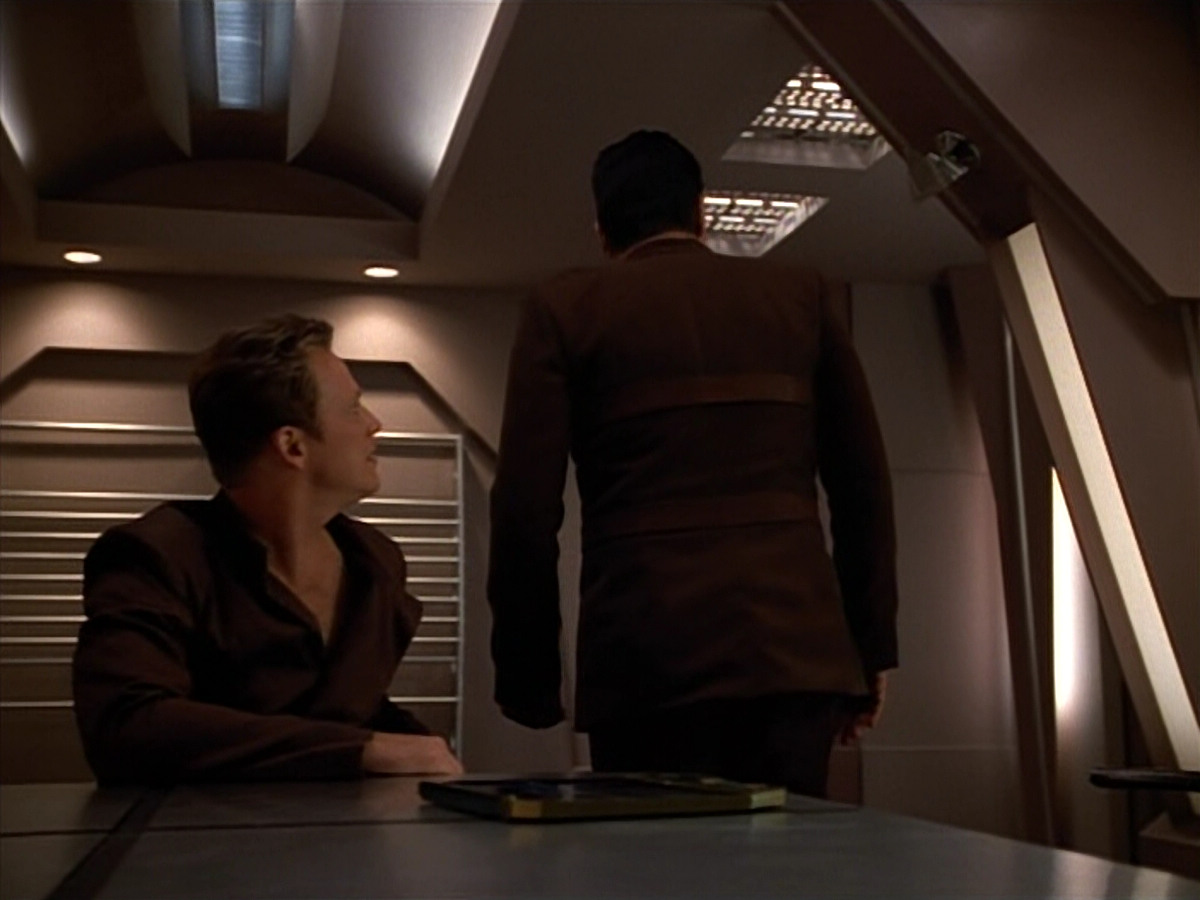 extant_StarTrek_VOY_4x09-YearOfHellPart2_02242.jpg
