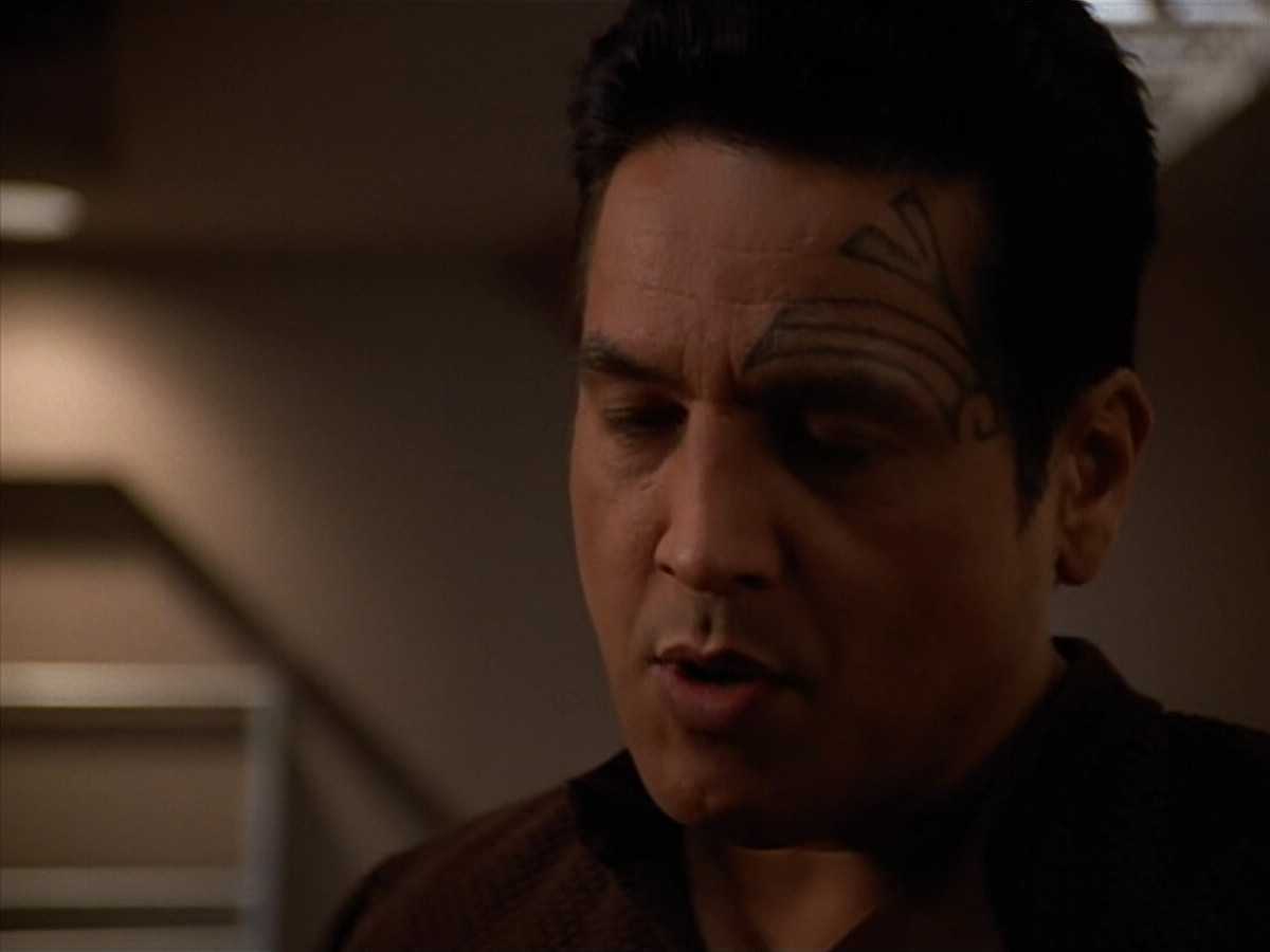 extant_StarTrek_VOY_4x09-YearOfHellPart2_02251.jpg